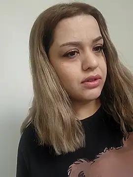 Snapshot of cansuozell chatting on 11.06.25 cansuozell online show from 11.06.25