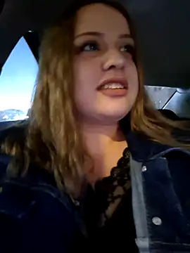 Snapshot of cansuozell chatting on 11.09.25 cansuozell online show from 11.09.25