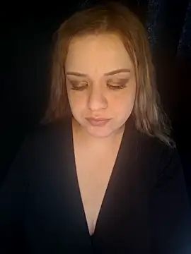 Snapshot of cansuozell chatting on 11.13.25 cansuozell online show from 11.13.25