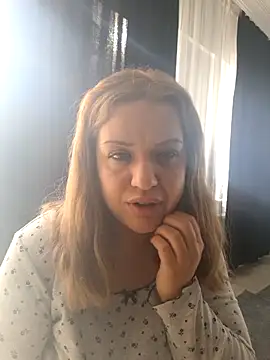 Snapshot of cansuozell chatting on 12.14.25 cansuozell online show from 12.14.25