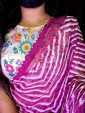 Snapshot of SexyAndHottie chatting on 12.22.24 SexyAndHottie online show from 12.22.24