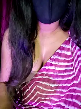 Snapshot of SexyAndHottie chatting on 01.15.25 SexyAndHottie online show from 01.15.25