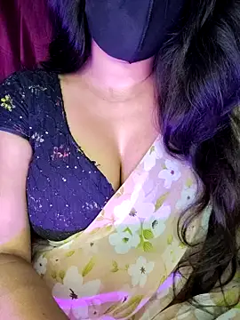 Snapshot of SexyAndHottie chatting on 02.04.25 SexyAndHottie online show from 02.04.25