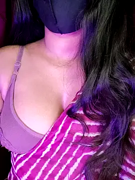 Snapshot of SexyAndHottie chatting on 02.08.25 SexyAndHottie online show from 02.08.25