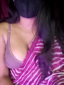 Snapshot of SexyAndHottie chatting on 03.01.25 SexyAndHottie online show from 03.01.25