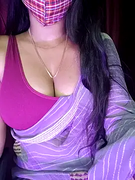 Snapshot of SexyAndHottie chatting on 03.18.25 SexyAndHottie online show from 03.18.25