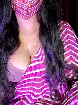 Snapshot of SexyAndHottie chatting on 03.19.25 SexyAndHottie online show from 03.19.25