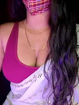 Snapshot of SexyAndHottie chatting on 03.20.25 SexyAndHottie online show from 03.20.25