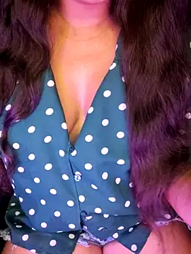 Snapshot of SexyAndHottie chatting on 09.29.25 SexyAndHottie online show from 09.29.25