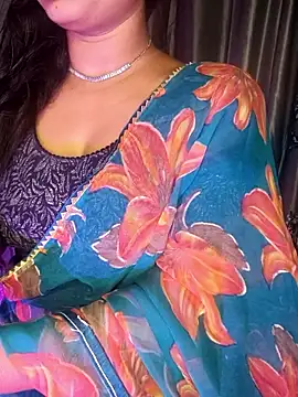 Snapshot of SexyAndHottie chatting on 10.08.25 SexyAndHottie online show from 10.08.25