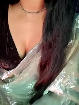 Snapshot of SexyAndHottie chatting on 10.09.25 SexyAndHottie online show from 10.09.25