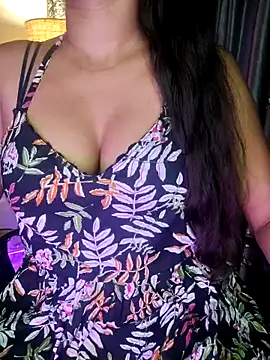 Snapshot of SexyAndHottie chatting on 10.12.25 SexyAndHottie online show from 10.12.25