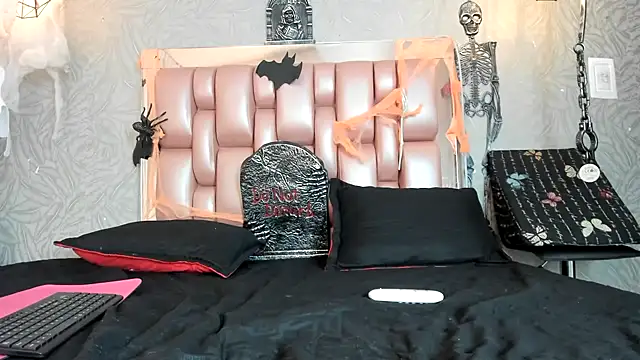 KOURTNEY-- online show from 10.25.25