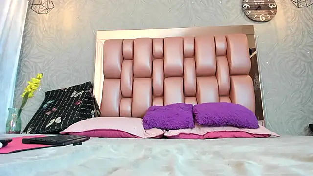 KOURTNEY-- online show from 02.07.26