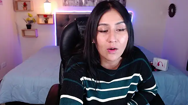 mia aira online show from 02.10.25