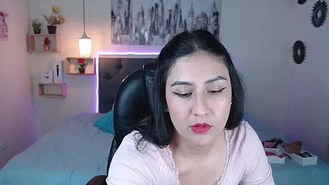 Snapshot of mia_aira chatting on 02.13.25 mia aira online show from 02.13.25