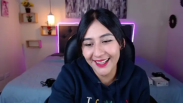 mia aira online show from 02.18.25