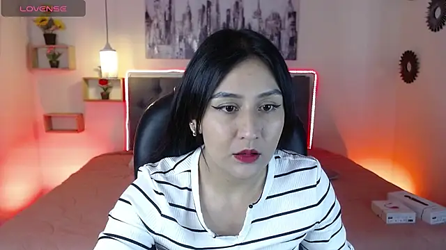 Snapshot of mia_aira chatting on 02.20.25 mia aira online show from 02.20.25