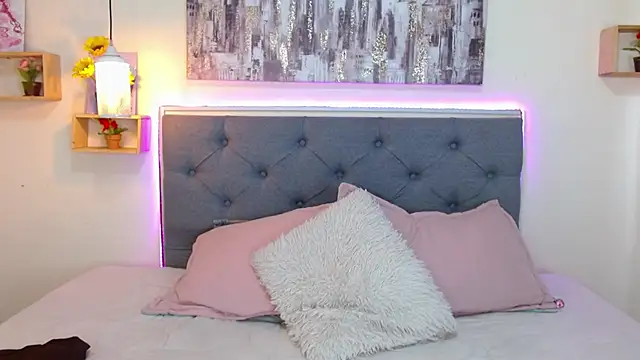 Snapshot of mia_aira chatting on 09.08.25 mia aira online show from 09.08.25