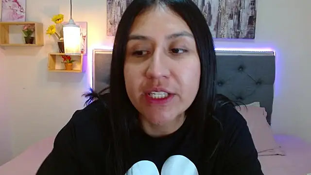 Snapshot of mia_aira chatting on 09.12.25 mia aira online show from 09.12.25