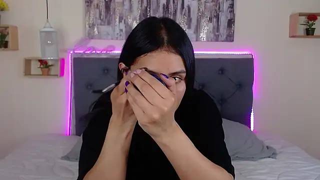 mia aira online show from 10.29.25