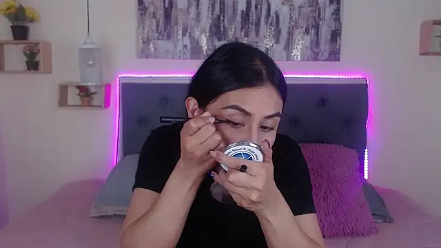 Snapshot of mia_aira chatting on 11.05.25 mia aira online show from 11.05.25