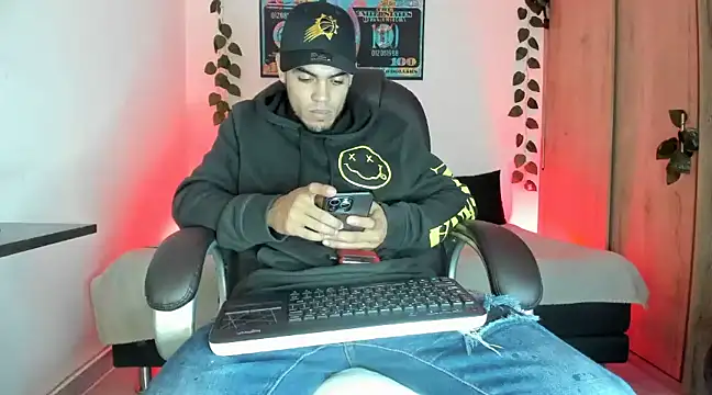 mikee scooth online show from 03.03.25