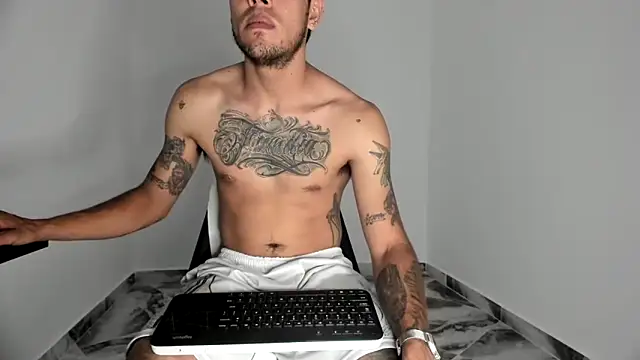 mikee scooth online show from 11.08.25