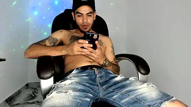Snapshot of mikee_scooth chatting on 06.11.26 mikee scooth online show from 06.11.26