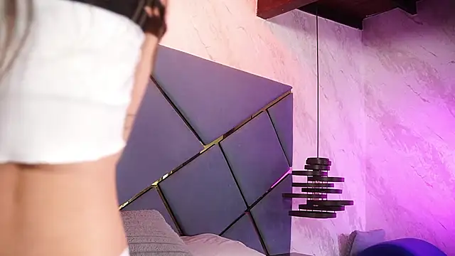 Snapshot of ammy_durand chatting on 12.17.25 ammy durand online show from 12.17.25