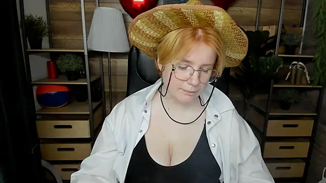 Snapshot of Java_fire chatting on 10.28.25 Java fire online show from 10.28.25