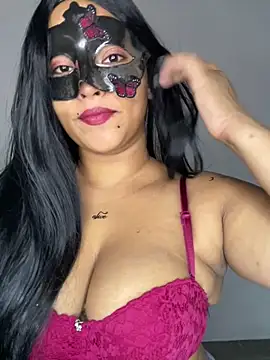 Snapshot of thushani24 chatting on 12.14.25 thushani24 online show from 12.14.25