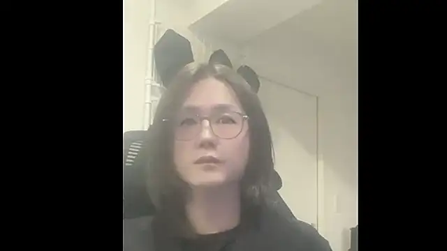 Snapshot of mel__mel chatting on 10.28.25 mel mel online show from 10.28.25