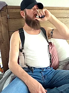 Icebearsticlese online show from 02.11.26