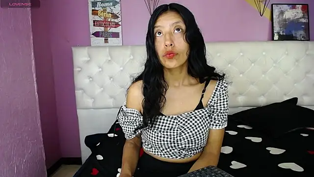 Snapshot of karolinee_66_ chatting on 12.07.24 karolinee 66 online show from 12.07.24