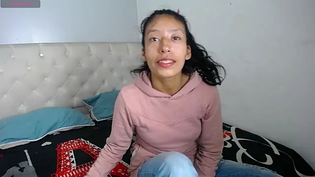 Snapshot of karolinee_66_ chatting on 12.20.24 karolinee 66 online show from 12.20.24