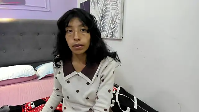 Snapshot of karolinee_66_ chatting on 11.28.25 karolinee 66 online show from 11.28.25