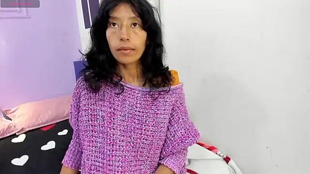 Snapshot of karolinee_66_ chatting on 12.04.25 karolinee 66 online show from 12.04.25