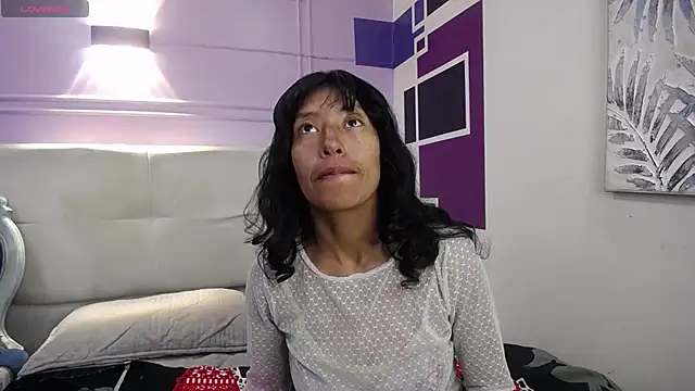 Snapshot of karolinee_66_ chatting on 12.13.25 karolinee 66 online show from 12.13.25