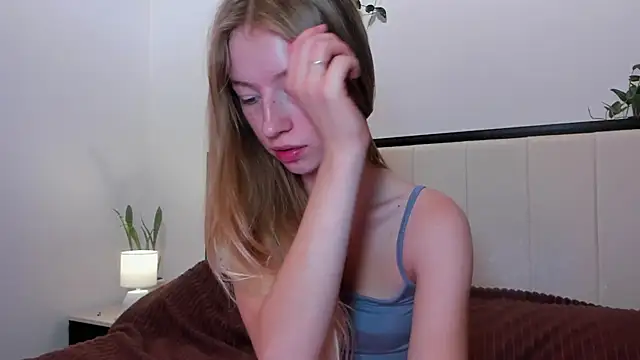 minidivaa  online show from 10.23.25