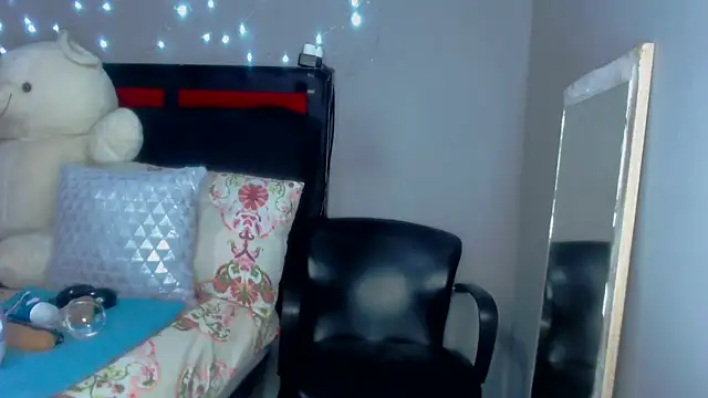 Snapshot of MissBigNipples chatting on 01.17.25 MissBigNipples online show from 01.17.25