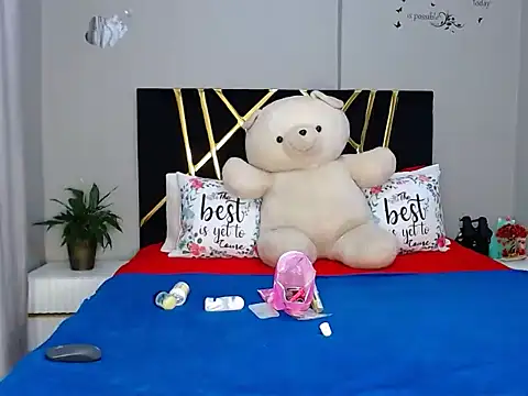 Snapshot of MissBigNipples chatting on 09.29.25 MissBigNipples online show from 09.29.25