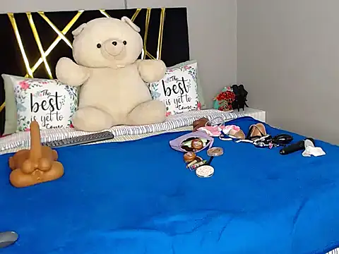 Snapshot of MissBigNipples chatting on 10.22.25 MissBigNipples online show from 10.22.25