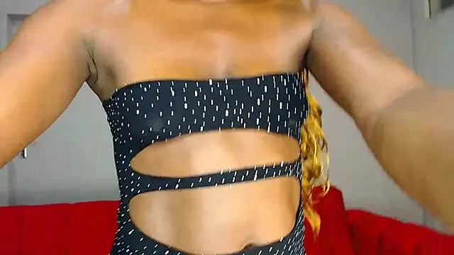 Snapshot of MissBigNipples chatting on 10.29.25 MissBigNipples online show from 10.29.25