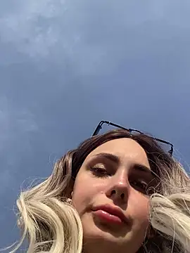 Snapshot of SandraCarter chatting on 03.09.25 SandraCarter online show from 03.09.25