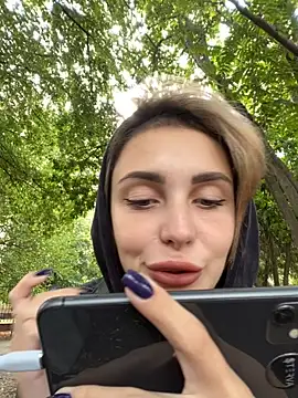 Snapshot of SandraCarter chatting on 09.19.25 SandraCarter online show from 09.19.25