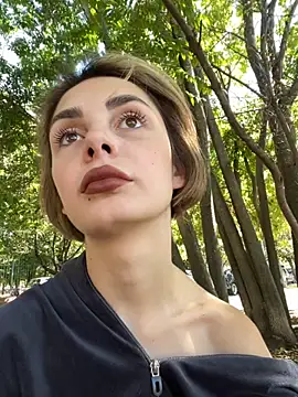 Snapshot of SandraCarter chatting on 09.24.25 SandraCarter online show from 09.24.25