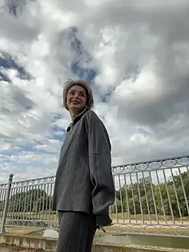 Snapshot of SandraCarter chatting on 09.28.25 SandraCarter online show from 09.28.25