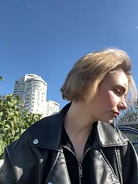 Snapshot of SandraCarter chatting on 10.30.25 SandraCarter online show from 10.30.25