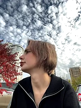 Snapshot of SandraCarter chatting on 10.31.25 SandraCarter online show from 10.31.25